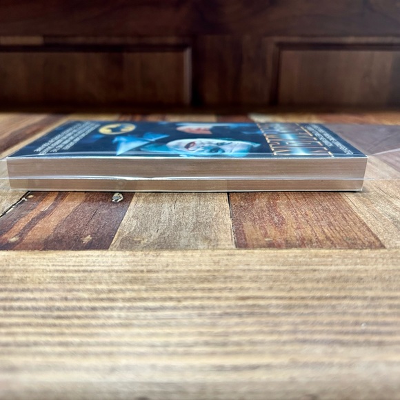 Batman Paperback🦇 - Picture 6 of 7